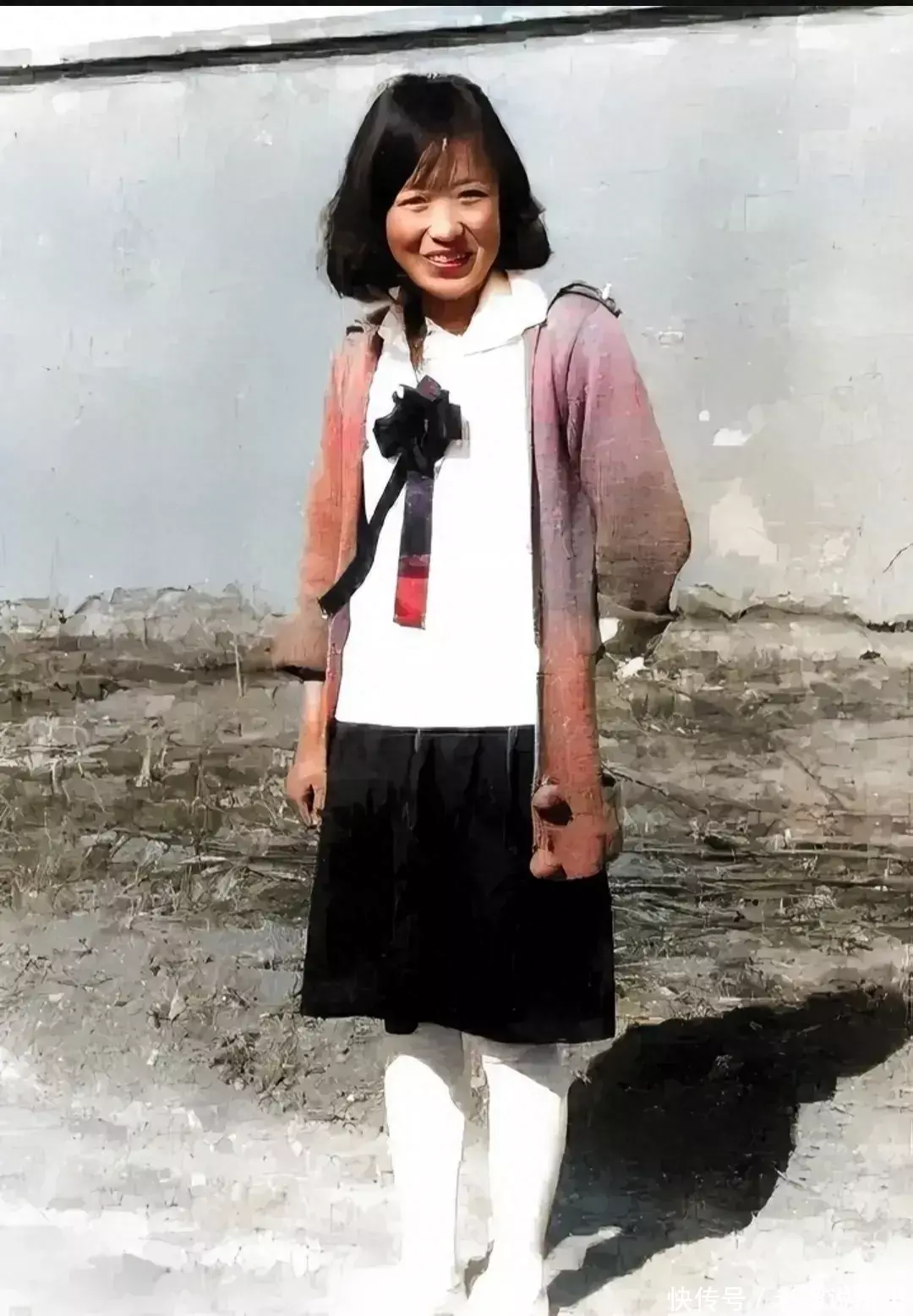 1930年，章子怡的外婆乔毓玲，在山西太谷贝露女校，一张罕见留影
