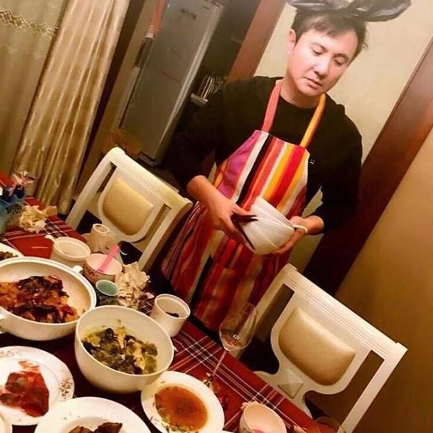  王琦|沈腾晒自家“豪宅”，亲自收拾碗筷，沈腾老婆负责健身打扮