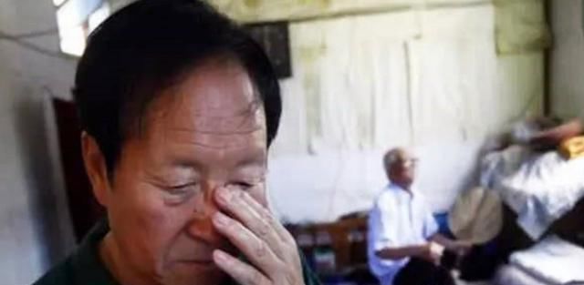 爸爸妈妈|“假孝顺”成流行趋势,子女们争相模仿,父母们只能偷偷抹泪