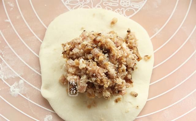  早餐|快立秋了，早餐饼这样做营养更足，皮薄馅多又美味，家人喜欢吃