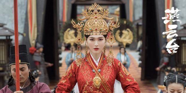 复出|唐嫣高调亮相太惊艳！穿针织配T恤成最美“宅女”，还不复出？