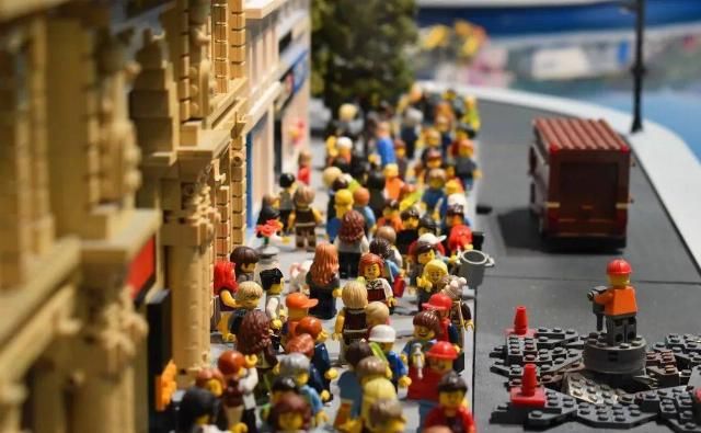 乐高|十岁自闭症男孩痴迷乐高，网友众筹50000+“零件”，打造全球最大泰坦尼克号：梦想不会创造奇迹，但追梦的人可以