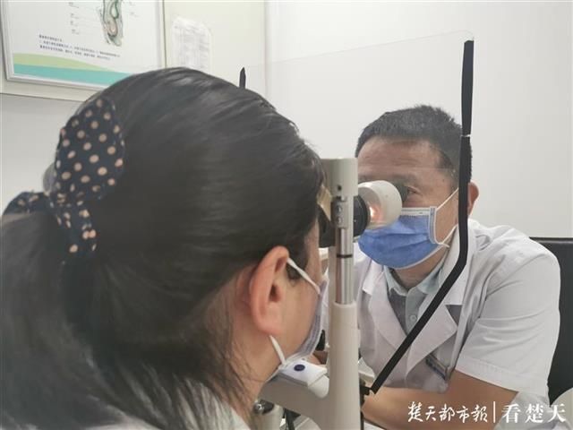 热泪盈眶|27岁女店主时常热泪盈眶吓跑顾客，医生巧手解难题