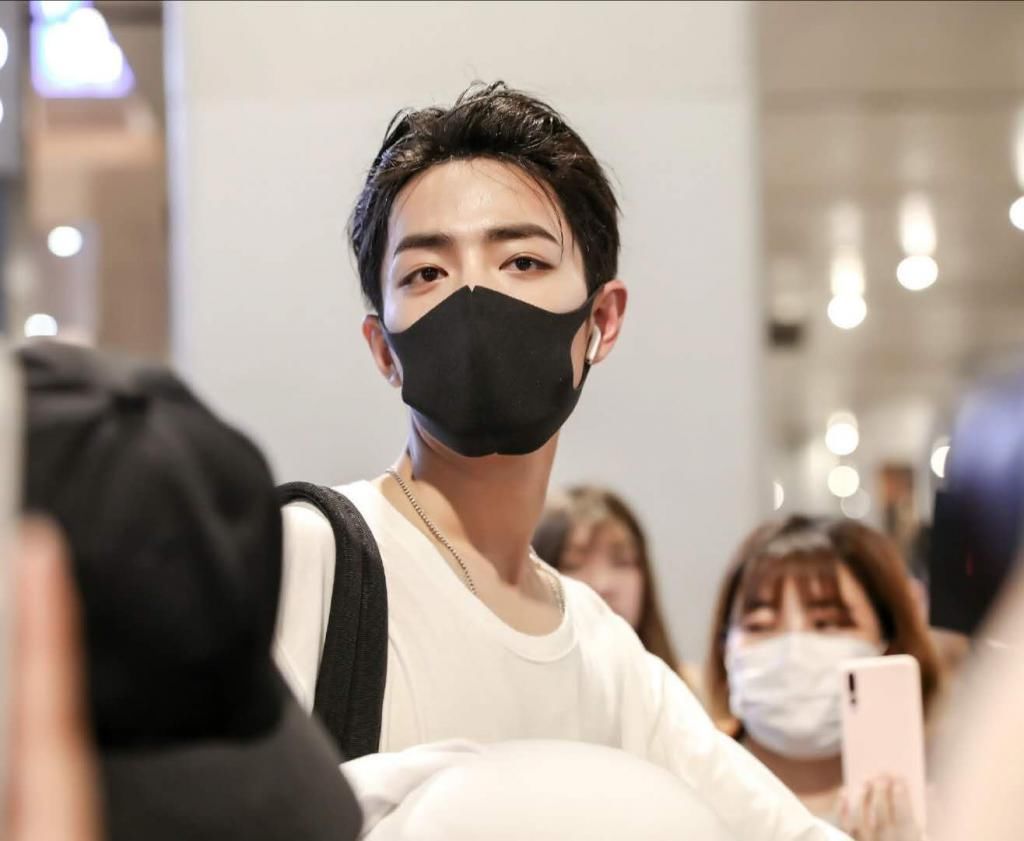 肖战|王一博过23岁生日,超话影响力破两亿,蔡徐坤肖战均破亿!