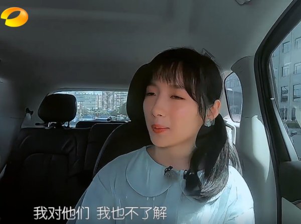  新人|李浩菲比赵丽颖镜头多，中餐厅捧新人？一细节证明：大家都错了