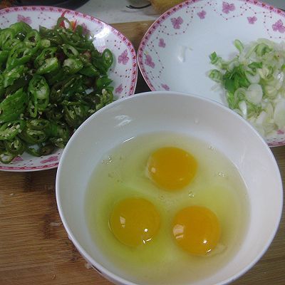  面团|锅盔夹秦椒炒鸡蛋