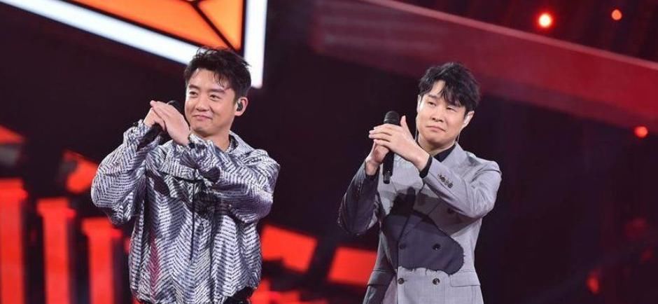  跨界|《跨界歌王》：郑恺终于登上歌王宝座，评委丁老师缺席，却被调侃