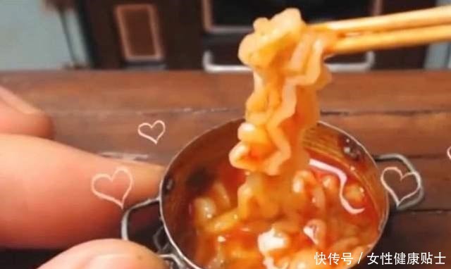 才能|世界上最小的泡面,牙签当筷子都嫌大,网友这吃多少才能吃饱