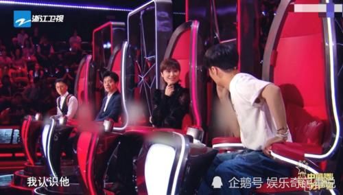  错词|《好声音》迎来顶级回锅肉，是4位导师的旧相识，唱错词依然获二转