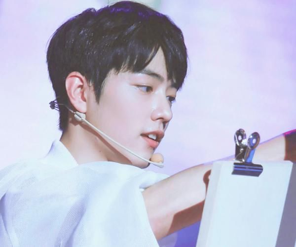  肖战|明星超话排行榜：蔡徐坤第二，王一博排名上升，肖战排名让人意外