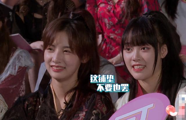  离开|离开美颜滤镜判若两人新一期节目里鹿晗显年纪，女练习生现原形