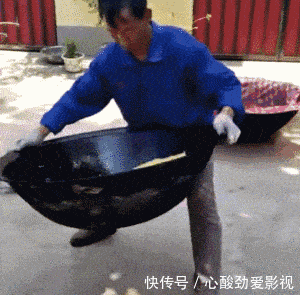 难受|“妹子的护甲快掉了,我看着都难受...”哈哈哈又犯强迫症了!