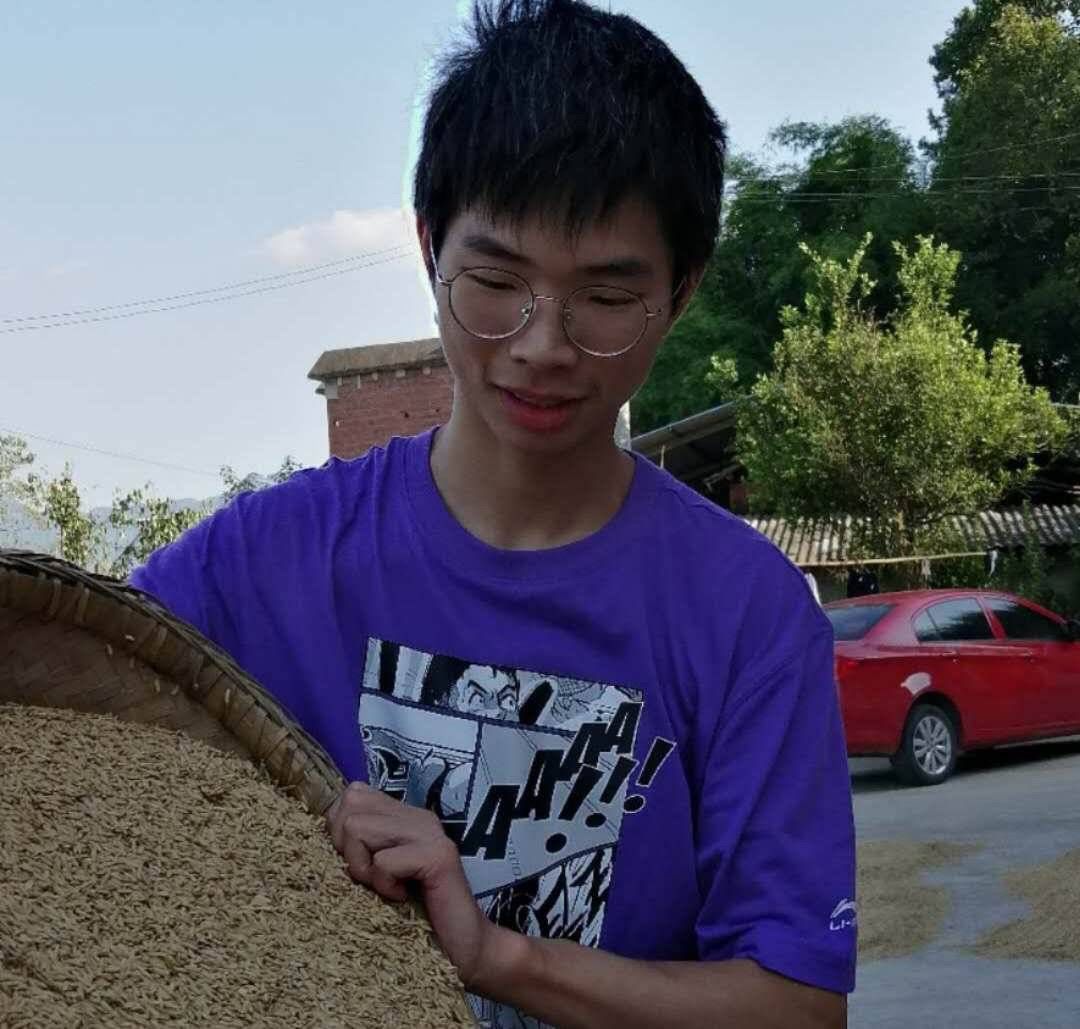 爷爷奶奶|父母“不在” 跟爷爷奶奶相依为命的阳光学子刘成才高考考了677分