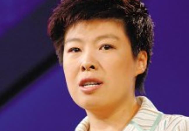 大伙儿|她曾是央视知名女主持,却因太骄傲自毁前程,如今55岁过得怎样