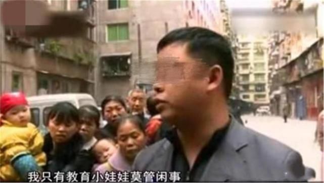 说不清|老人路边摔倒，小孩好心搀扶反被讹，父母拒私了：赔偿就说不清了