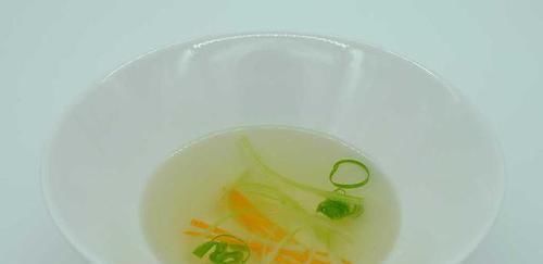 澄清汤|做清汤时,食材要不要先焯水?大厨:教你正确做法,不懂可就亏了