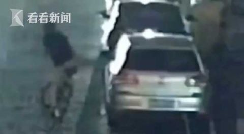  结局|心情不好？男子深夜踹车被＂反击＂ 结局让人舒适