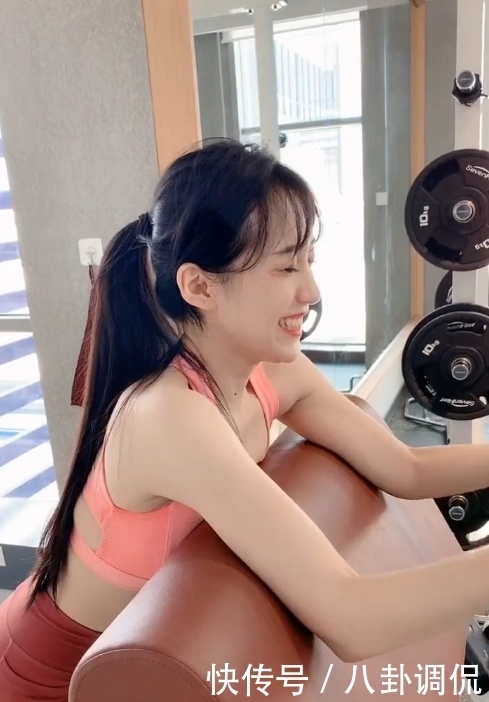 健身|小姐姐你这表情不像健身,像肠胃不好