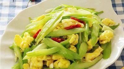  身体|炒芹菜时加一宝，三天吃一次，给身体来个大扫除，脸色更红润