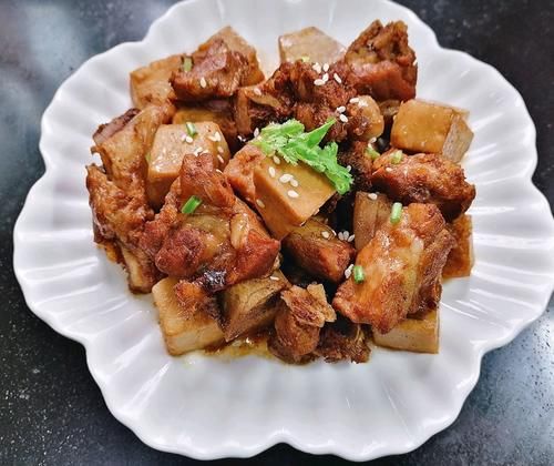 秋季|炖排骨别总放土豆，它才是“绝配”，味道鲜美又补水，秋季别错过