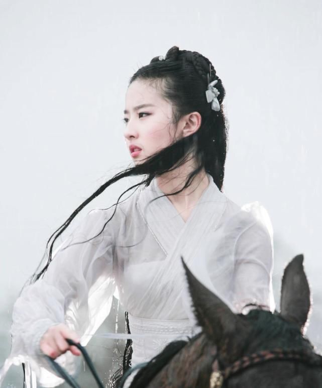 骑马|刘亦菲版小龙女“雨中骑马”为何被删?剧照曝光后,确实不能播