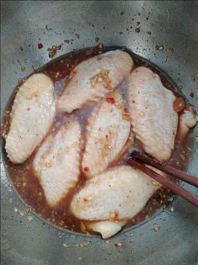  好吃|炸鸡翅这样做金黄酥脆，鲜嫩多汁，十分入味，比外面买的好吃