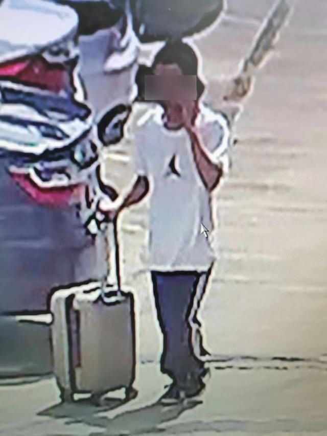 偷来|懵了！这个人全身上下都是偷来的