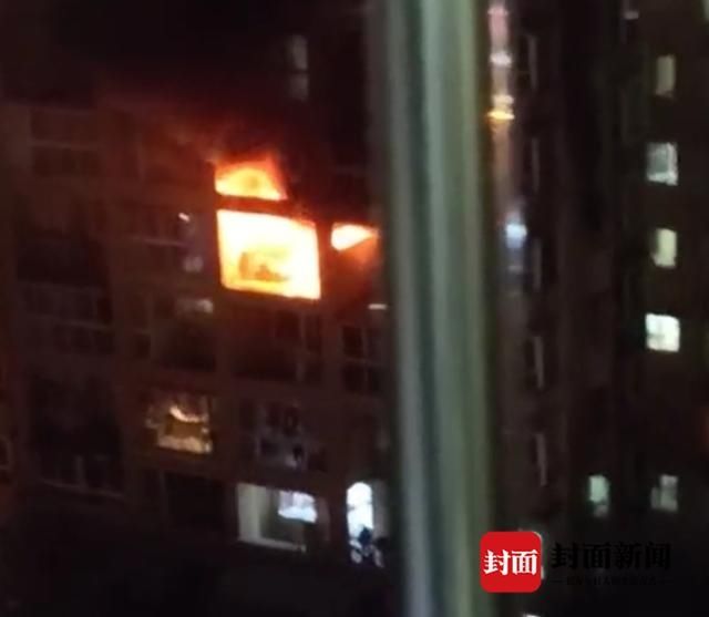  父母|四川16岁少年疑与父母起争执，纵火后跳楼身亡