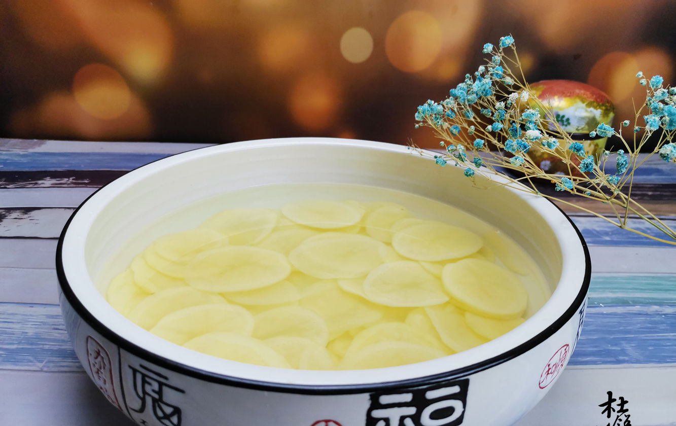  干锅|立秋来道硬菜贴秋膘，大厨分享地道干锅土豆做法，下酒又下饭