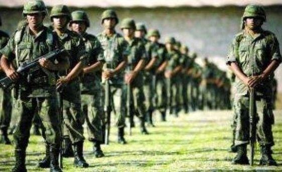  冲锋枪|全球最高调毒贩，拍视频炫冲锋枪装甲车，网友：混成军阀