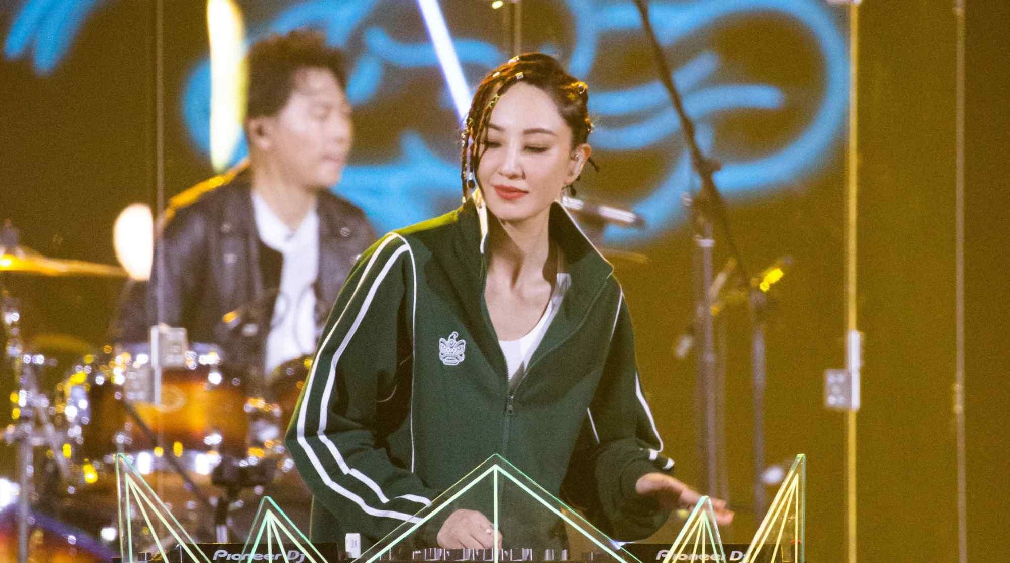  淡定|宁静与李斯现场针锋相对，其他姐姐坐在台下看戏，王霏霏不淡定了