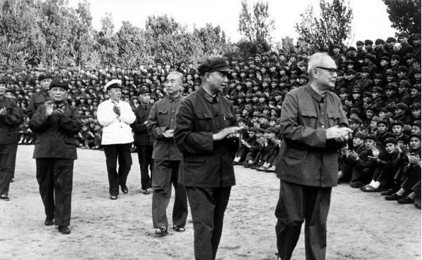 战友|他同级别的战友为元帅,资历和战功肩比大将,55年却被授予上将