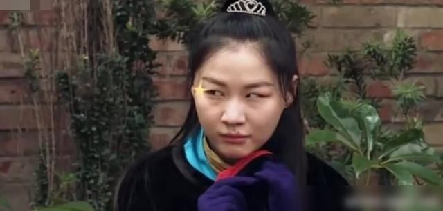  老人|两个《奔跑吧》年轻人“残忍欺负”一个老人