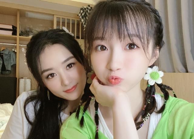  李浩菲|都以为美颜自拍更漂亮，看了李浩菲和赵丽颖的照片后，瞬间改观了
