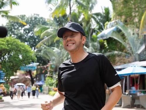  全场|元气满满的哥哥全场MVP是化妆师吧？你认得出来这是蔡国庆？