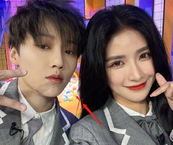  小姐姐们|蔡卓宜上THE9团综，晒合影时不开美颜，婧妹们的颜值好真实