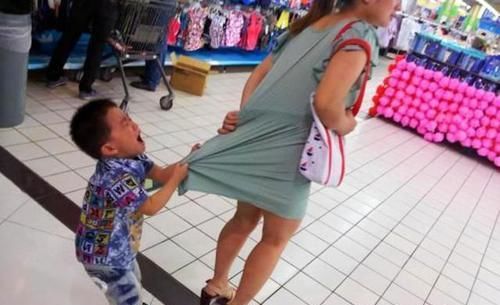 饮料|孩子在超市未结账先喝饮料，超市要十倍赔偿?妈妈回怼很给力