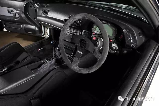  姑娘|我也想遇见个开R32 GT-R的姑娘，然后深陷其中不可自拔