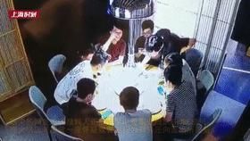 顾客|在网红火锅店吃出2次活虫，顾客索赔11700元！老板报警了