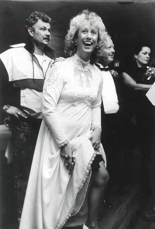 历史|历史上“最酷”的婚礼：来宾一半是警察，一半是毒贩