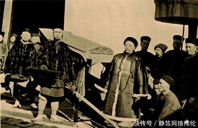 老照片|晚清老照片:图二官员出巡官威十足,图四阅兵的官员也不遑多让