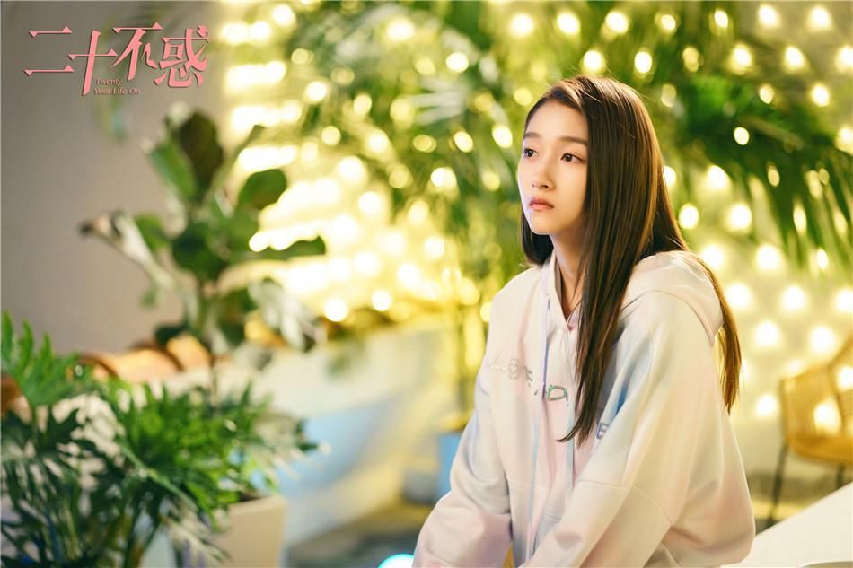  热度|朱一龙《重启》VS关晓彤《二十不惑》，输赢一目了然