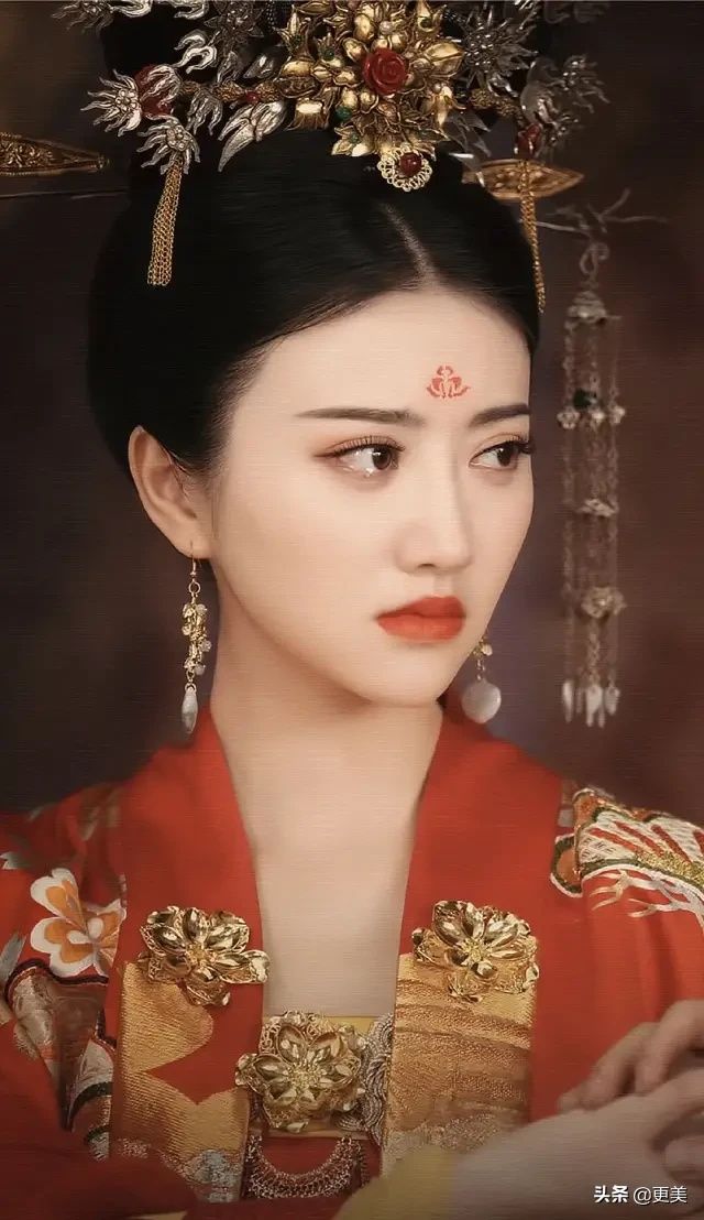  景甜|景甜笑看资源咖断层降级，这脸也吸金？