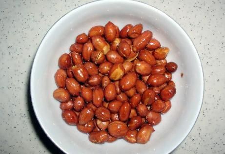 有人|炸花生米时,有人热油下锅有人先泡水?教你正确做法,酥香脆