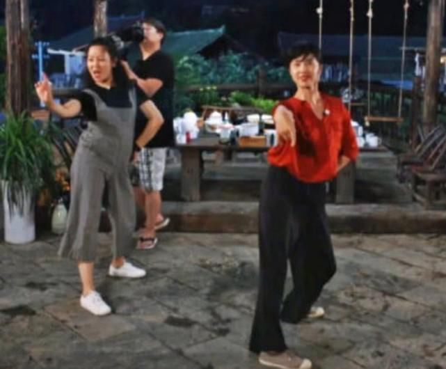  动作|孙俪带大家一起尬舞，看到黄磊的动作，网友:果然是真爱!