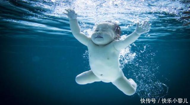  利于身体|小宝宝天生就会游泳，与生俱来的技能，为何长大就没了？