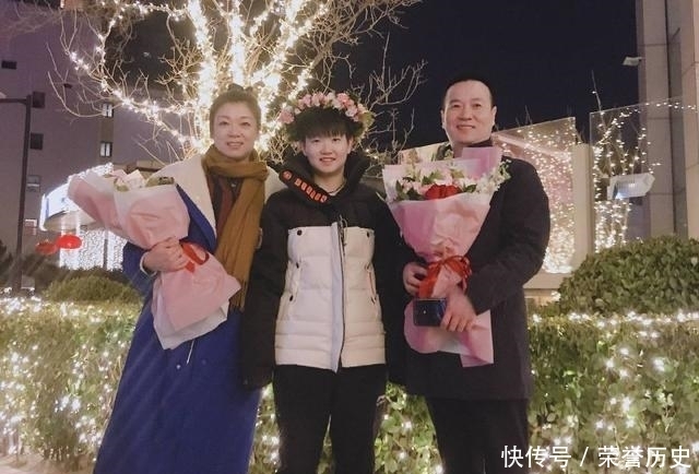 刘诗雯|孙颖莎久等了!刘诗雯对决伊藤美诚恐难上演,拜见领导现大佬坐姿