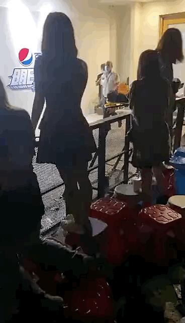  微博小号|选秀需谨慎：《明日之子》选手和评委吵架，气出心脏病被担架抬走