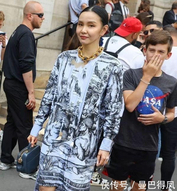 金链|“大金链”重回时尚巅峰!配上它洋气又吸睛,时尚达人都爱不释手