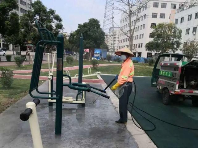  城管随手拍|一抬手，话费就到账！